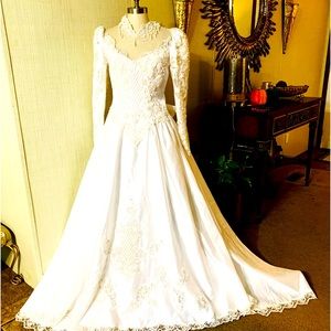 Vintage Bonny Wedding Dress sz 12 long train beading..